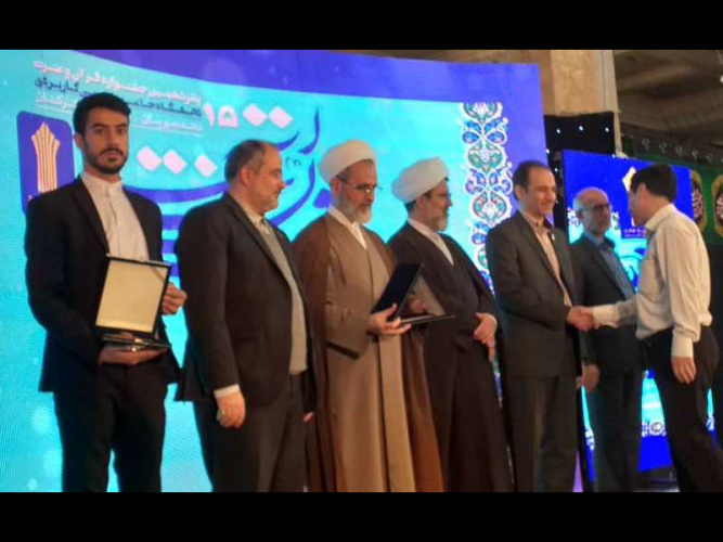 از نماینده استان قزوین در آیین اختتامیه پانزدهمین جشنواره قرآن و عترت دانشگاه تقدیر شد