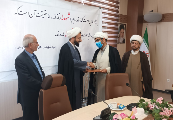 همزمان با برگزاری جشن ولایت رابط جدید نهاد نمایندگی مقام معظم رهبری در دانشگاه جامع علمی کاربردی استان قزوین معرفی شد