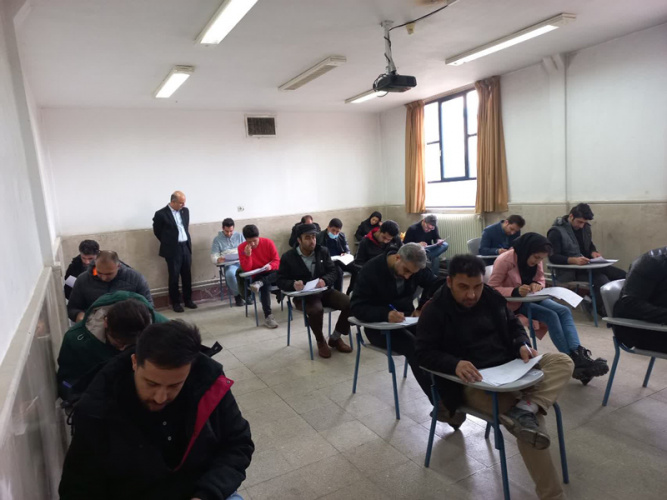 بازدید سرپرست دانشگاه جامع علمی کاربردی استان قزوین از روند برگزاری آزمونهای پایان ترم دانشگاه