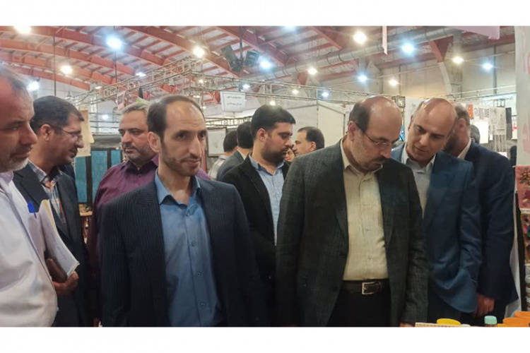 بازدید معاون آموزش متوسطه وزیر آموزش و پرورش از غرفه دانشگاه جامع علمی کاربردی استان قزوین