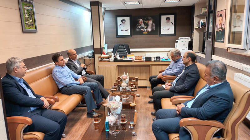 رئیس دانشگاه جامع علمی کاربردی استان با مدیرکل زندانها و اقدامات تامینی و تربیتی استان قزوین دیدار و گفتگو کرد