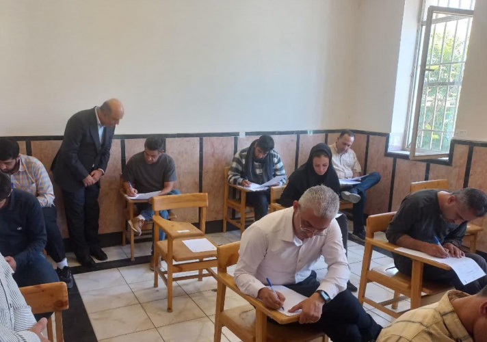 رئیس دانشگاه جامع علمی کاربردی استان قزوین از روند برگزاری آزمونهای پایان ترم مراکز آموزشی بازدید کرد