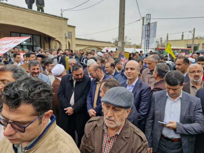 حضور مسئولان، دانشجویان، مدرسان و کارکنان دانشگاه جامع علمی کاربردی استان قزوین در مراسم راهپیمایی یوم الله ۱۳ آبان